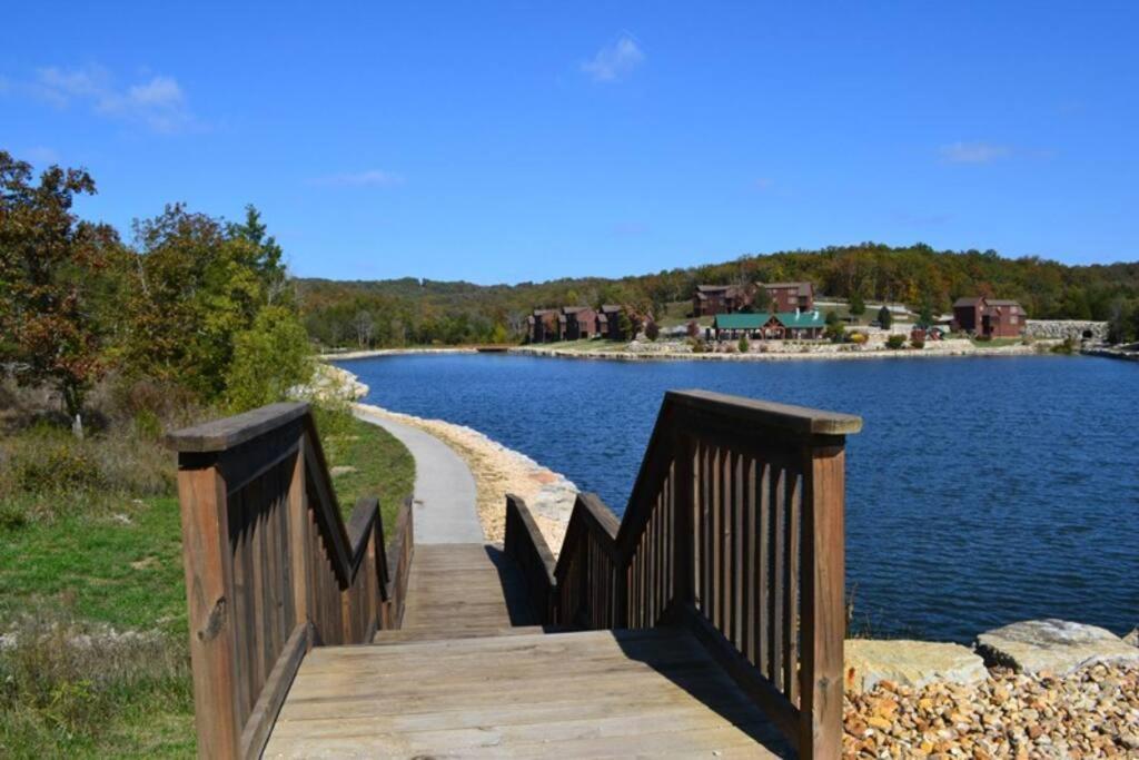 Couples Condo Retreat Overlooking Golf Course Branson West Exterior photo